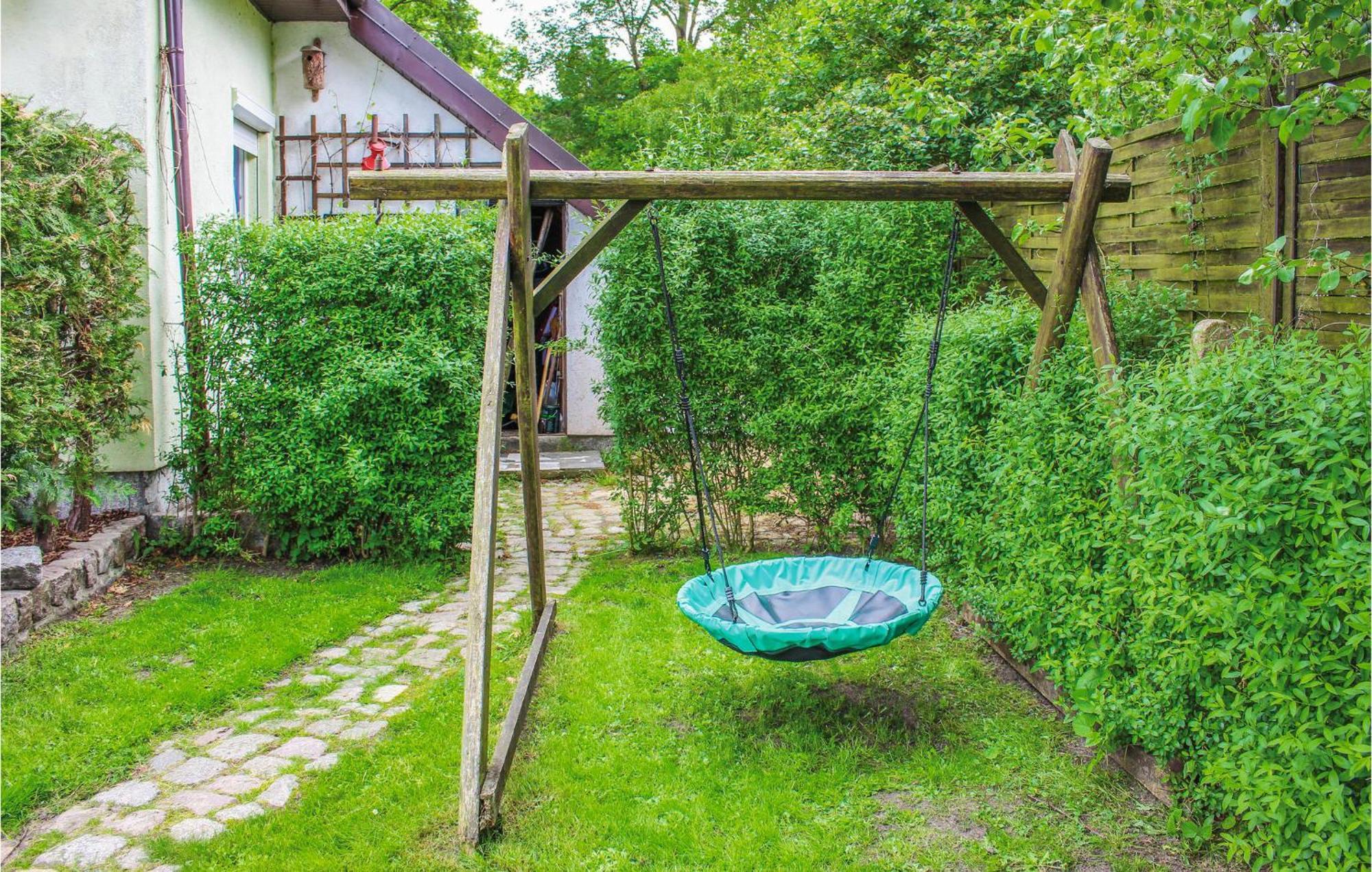 Gorgeous Home In Nowe Warpno With House Sea View Extérieur photo